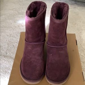 UGG Classic Short 5825 W/PORT Sz7